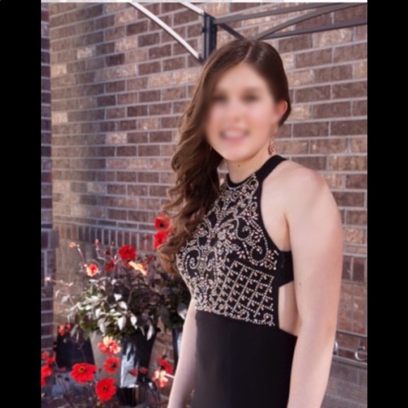 Prom dress - Picture 2 of 6